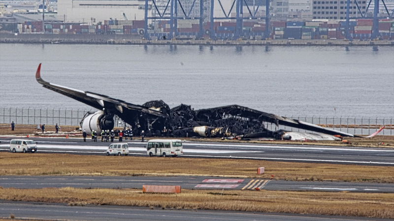 Las autoridades japonesas inician una investigacin sobre el accidente areo ocurrido en Tokio